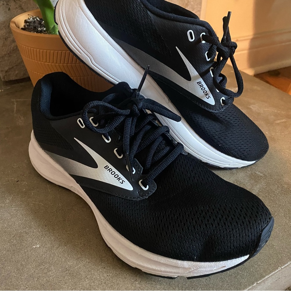 Brook’s size 9.5